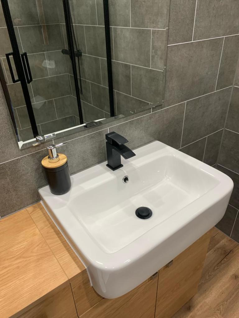Modern Grassmarket Apartment Эдинбург Экстерьер фото